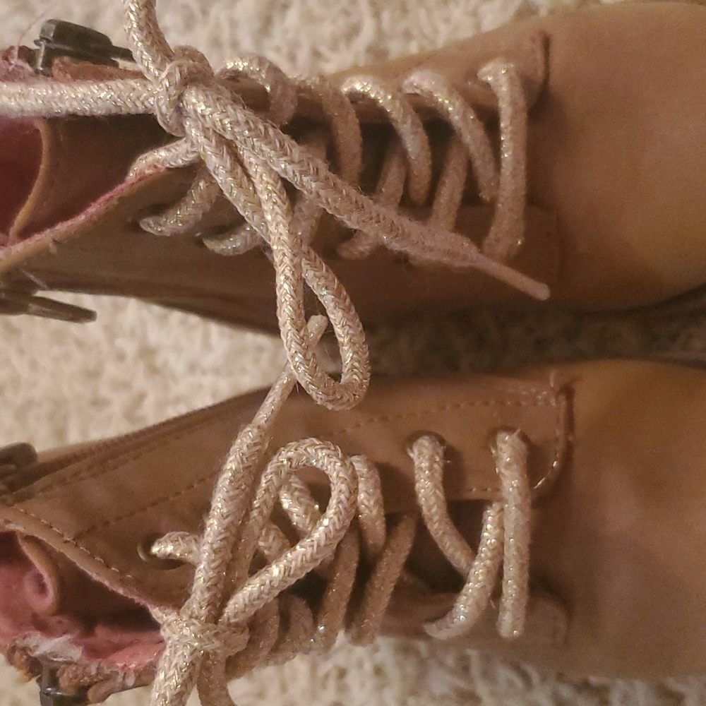 Boots, easy on with zipper side, light pink laces 💗 - Picture 2 of 4